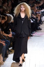 マタニティ・モデルも登場！ -  リミフゥ(LIMI feu)の2011年春夏コレクション｜写真33