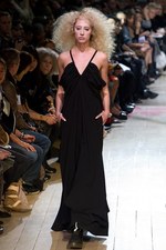 マタニティ・モデルも登場！ -  リミフゥ(LIMI feu)の2011年春夏コレクション｜写真43