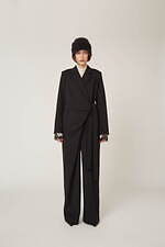 ミューラル“静謐なジャズ音楽”に着想したジャケット＆“穏やかな夜”のフレアドレス｜写真9