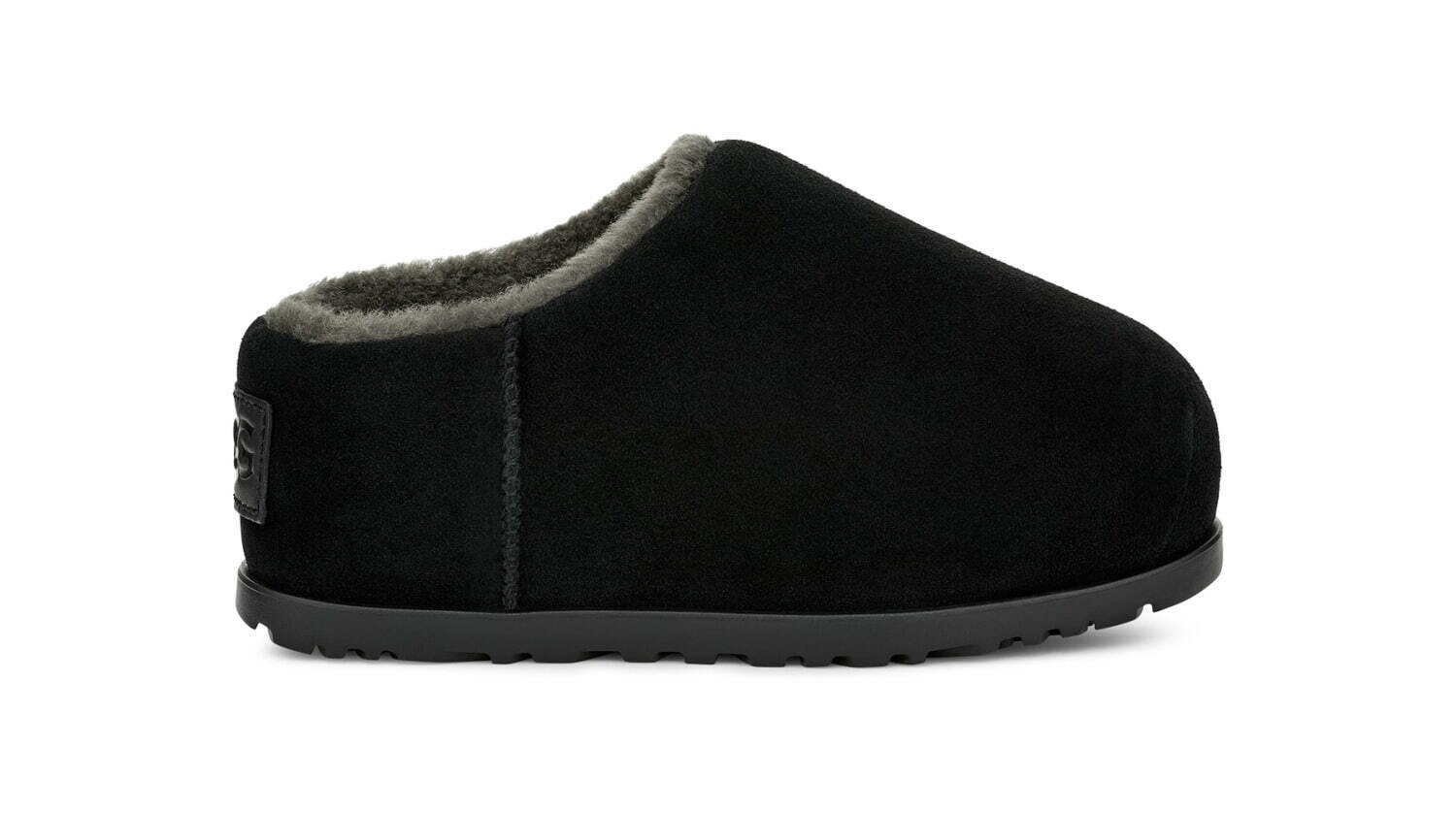 UGG24年冬“スエード×ゴム製ソール”の厚底ブーツ、脚長効果を