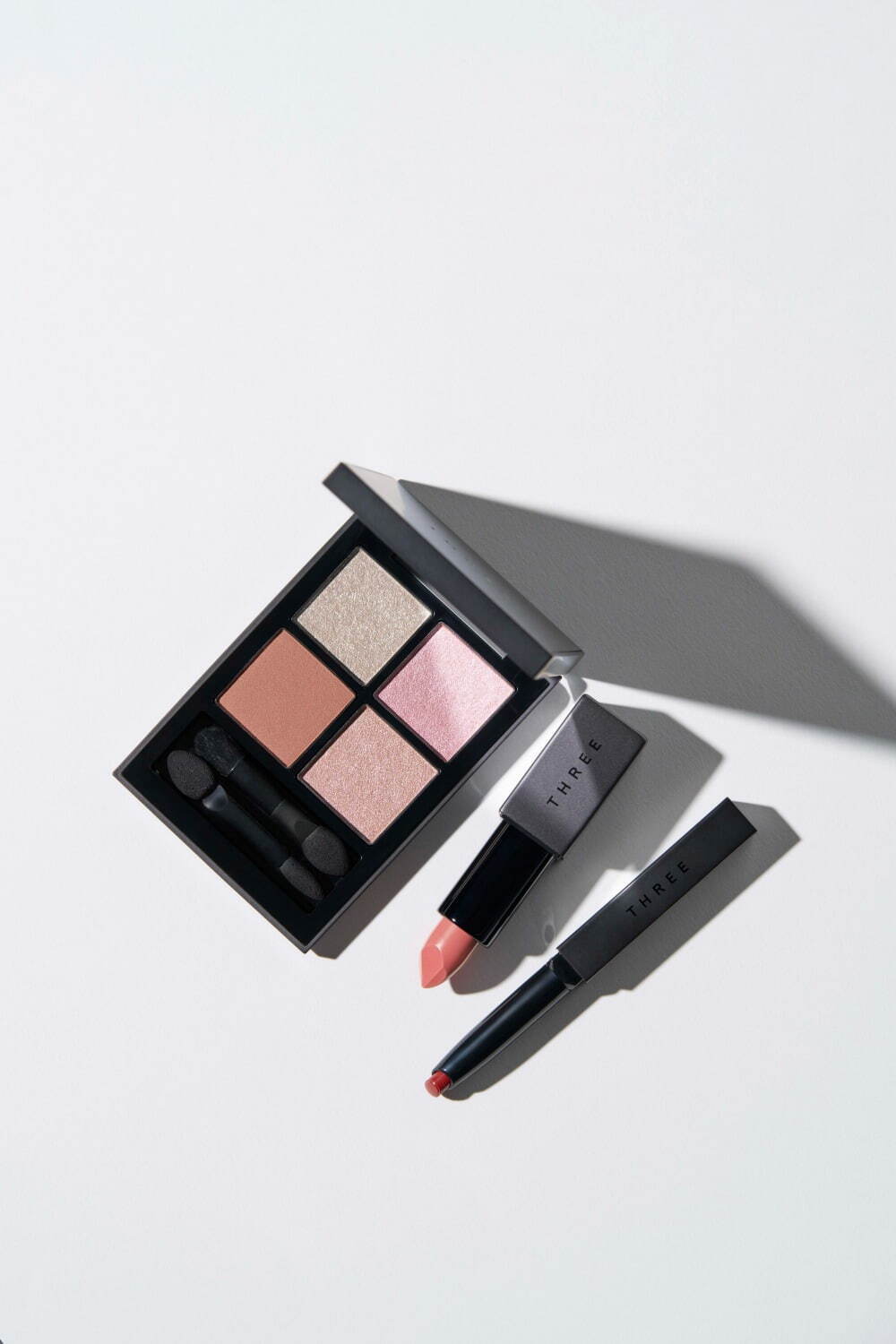 アイシャドウ THREE Jubilee Collection Palette 2025 THREE 2025 JUBILEE COLLECTION SET ADRIFT ON MEMORY BLISS