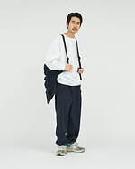 フレッシュサービス×フイナム“編集者の仕事着”想定したセットアップ、豊富な収納とイージーケア素材で｜写真12