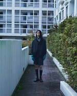 イレニサ“バックのドレープ”引き立つフード付きジャケット＆ワイドパンツ、ステュディオス限定で｜写真9