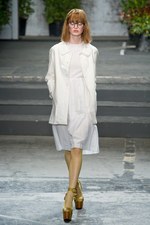 シャルル アナスタス(Charles Anastase)のロマンティックなガーリッシュな2011年春夏コレクション｜写真1