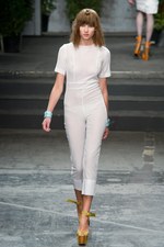 シャルル アナスタス(Charles Anastase)のロマンティックなガーリッシュな2011年春夏コレクション｜写真6