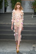 シャルル アナスタス(Charles Anastase)のロマンティックなガーリッシュな2011年春夏コレクション｜写真15