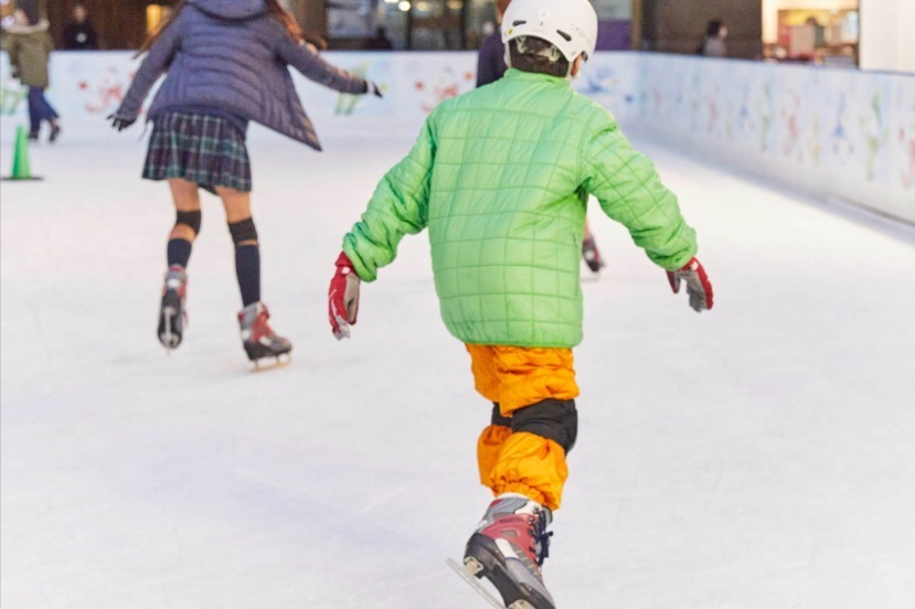 スケートリンク｜二子玉川ライズの屋外スケートリンク、"まるで花畑”イルミネーション輝く幻想的なリンク