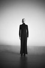 コモリ24年秋冬からウィメンズ展開スタート、ロングコートやドレスなど東京・大阪・広島の限定ストアに｜写真1