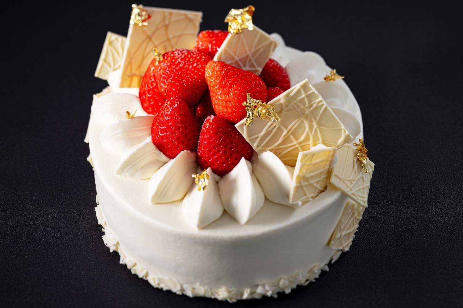 クリスマスケーキ｜横浜ベイシェラトン ホテル＆タワーズ24年クリスマスケーキ、コク深いホワイトチョコクリームのショート