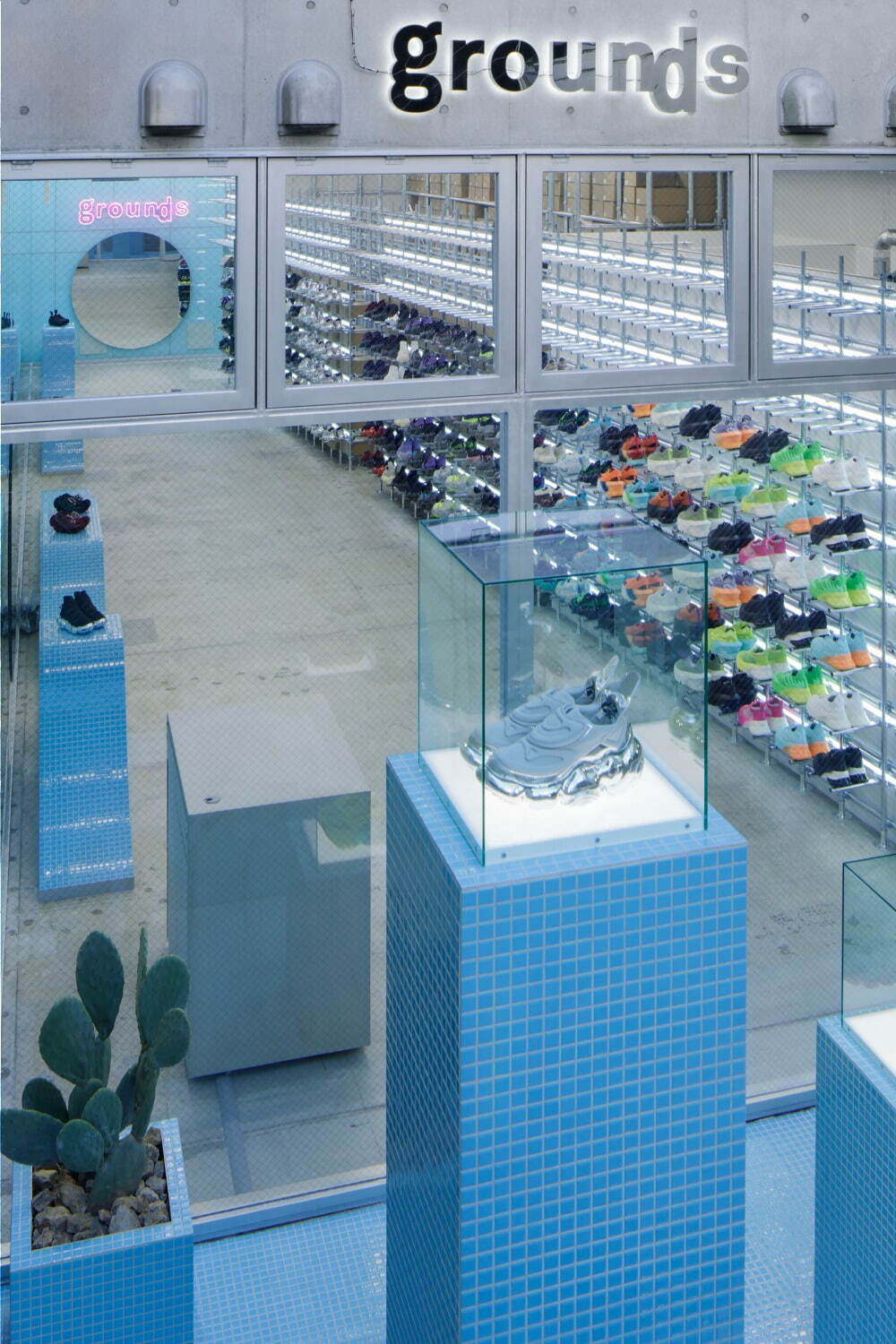 グラウンズが大阪・南堀江と東京・裏原宿に新店舗オープン、独特なソールのスニーカーが集結｜写真3