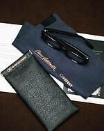 オリバー ゴールドスミスのコンティニュエ限定アイウェア、クラシカルな厚めフレームのラウンド型など｜写真3