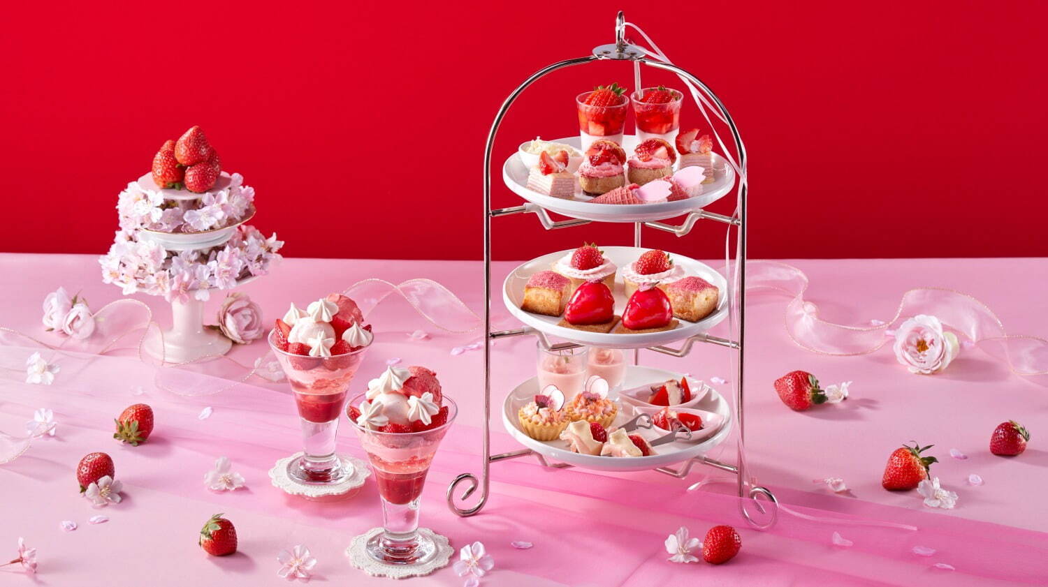 「ストロベリーアフタヌーンティー(Strawberry Afternoon Tea) ～Red×Pink～」
1名 平日 6,000円、土休日 6,500円(ロゼスパークリングワイン付き)※別途サービス料13％を加算。