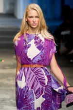 ハウス オブ ホランド(House of Holland)のグラマラスな2011年春夏コレクション｜写真24