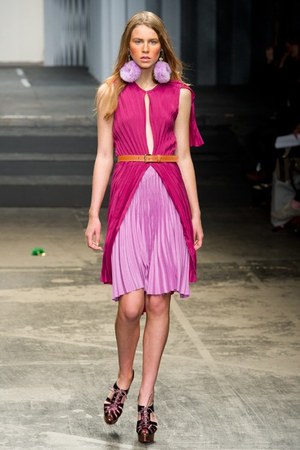 ハウス オブ ホランド(House of Holland)のグラマラスな2011年春夏コレクション｜写真26