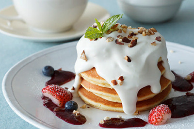 アフタヌーンティー・ティールームより、クリスマス限定パンケーキ登場