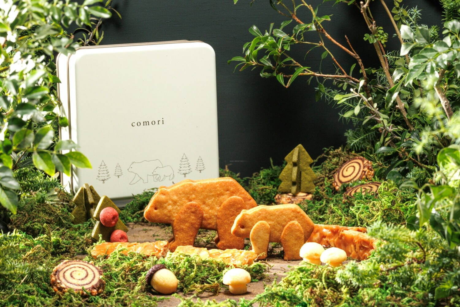 自分だけの小さな森”を作れるクッキー缶、クマやツリーを並べて
