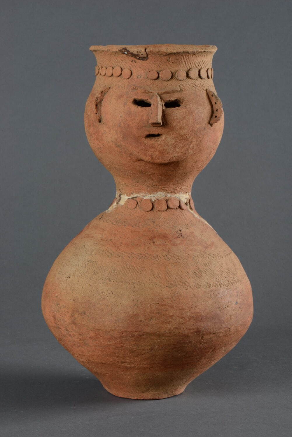 神奈川県指定重要文化財 《人面付土器》 鶴見区上台遺跡
弥生時代後期 H32cm 横浜市歴史博物館蔵