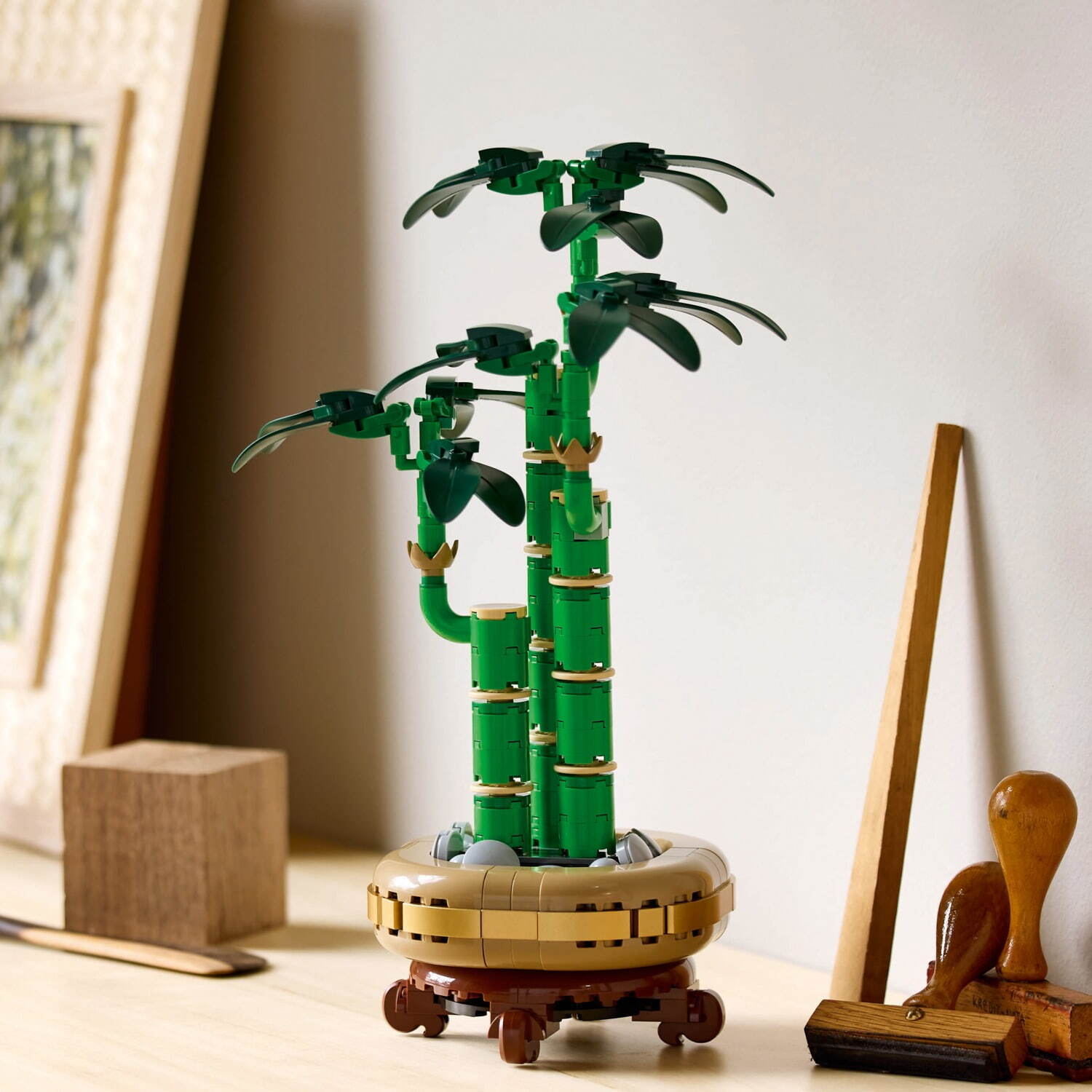 「大人レゴ」植物テーマの新作“ピンクの花咲く”ブーケや青竹レゴ、アレンジ自在の花瓶付きも｜写真4