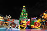名古屋「レゴランド」夜のクリスマスイベント、レゴ ブロックの巨大ツリー＆サンタのライトアップショー｜写真2