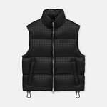 アミリ初のダウンジャケット、“モノグラム柄＆ボーンズワッペン”などを配して｜写真2