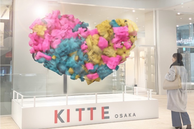 クリスマス｜KITTE大阪の2024年クリスマス、"幾重ものドレープを描く"インスタレーション