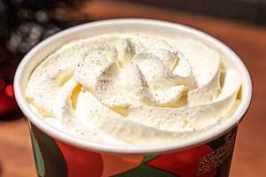 スターバックス(Starbucks Coffee) メリーベリー ストロベリー フラペチーノ｜写真2