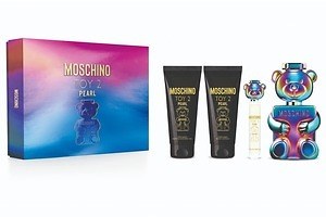 モスキーノ24年クリスマスコフレ、“テディベア型”フレグランス＆ボディケアの限定キット