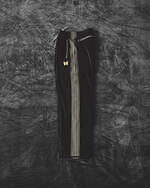 ニードルズのラブレス限定“上質ベロア”トラックパンツ、ラメ入りストライプ＆金パピヨン刺繍｜写真2