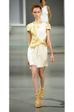 3.1 フィリップ リム 2015年春夏コレクション - 無防備な官能性が潜む、ベッドルームの世界｜写真2