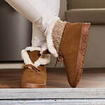 ミネトンカ24年秋冬ウィメンズシューズ、“ふわもこ”スリッポンスニーカー＆足首ニットのブーツ｜写真27