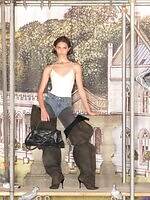 H&M×グレン・マーティンス、“自由に変形”コートやだまし絵プリントのトップスなど｜写真3