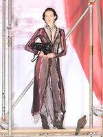 H&M×グレン・マーティンス、“自由に変形”コートやだまし絵プリントのトップスなど｜写真8