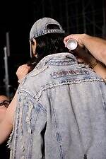 H&M×グレン・マーティンス、“自由に変形”コートやだまし絵プリントのトップスなど｜写真18