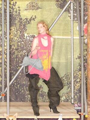 H&M×グレン・マーティンス、“自由に変形”コートやだまし絵プリントのトップスなど｜写真9