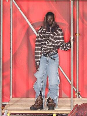 H&M×グレン・マーティンス、“自由に変形”コートやだまし絵プリントのトップスなど｜写真7