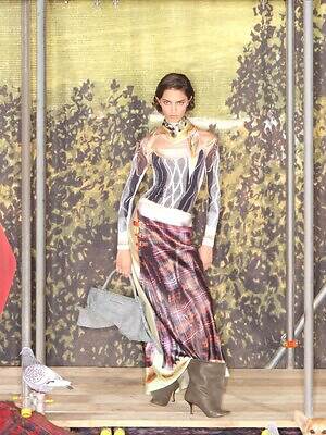 H&M×グレン・マーティンス、“自由に変形”コートやだまし絵プリントのトップスなど｜写真2