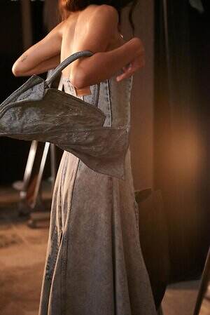 H&M×グレン・マーティンス、“自由に変形”コートやだまし絵プリントのトップスなど｜写真15