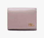 クロエのウィメンズレザーグッズ、“メタルロゴ”きらめくミニ財布＆バナナチャーム付きカードケース｜写真5