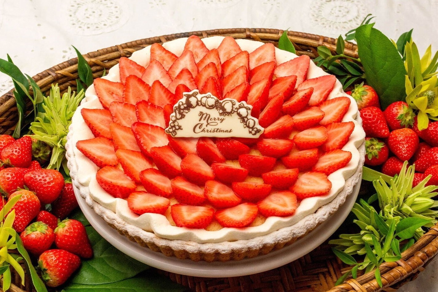 クリスマスケーキ｜キル フェ ボン24年クリスマス限定タルト、甘酸っぱい苺×フリル状クリームなど全10種