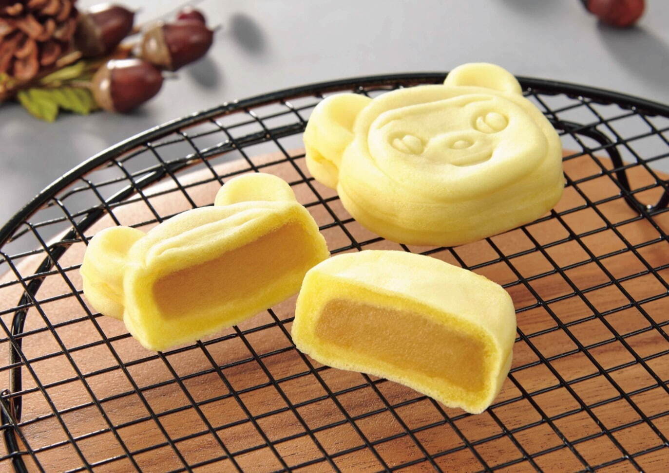 「黄色いこぐま焼き スイートポテト」“じゅわっと”バター入りさつま芋餡の人形焼、文明堂 伊勢丹新宿で｜写真1