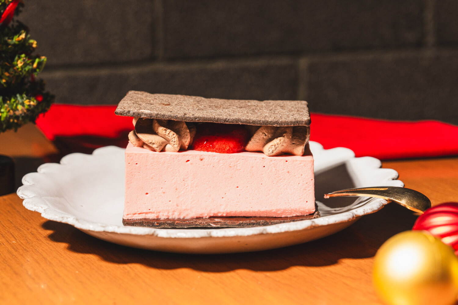 クッキーサンド ストロベリー＆チョコ 580円