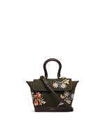 バリー24年冬“アルプスの花々”を刺繍したバックパックやブラウンレザーの上質バッグ｜写真25