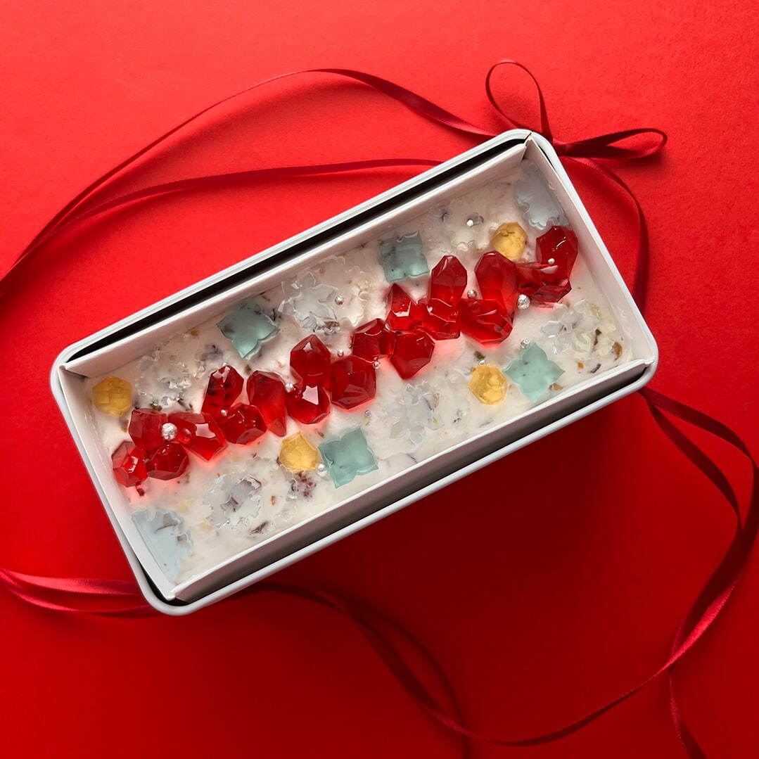 “まるで鉱物”きらめく琥珀糖にクリスマス限定BOX、雪の結晶が透ける「宝石のカッサータ」も｜写真12