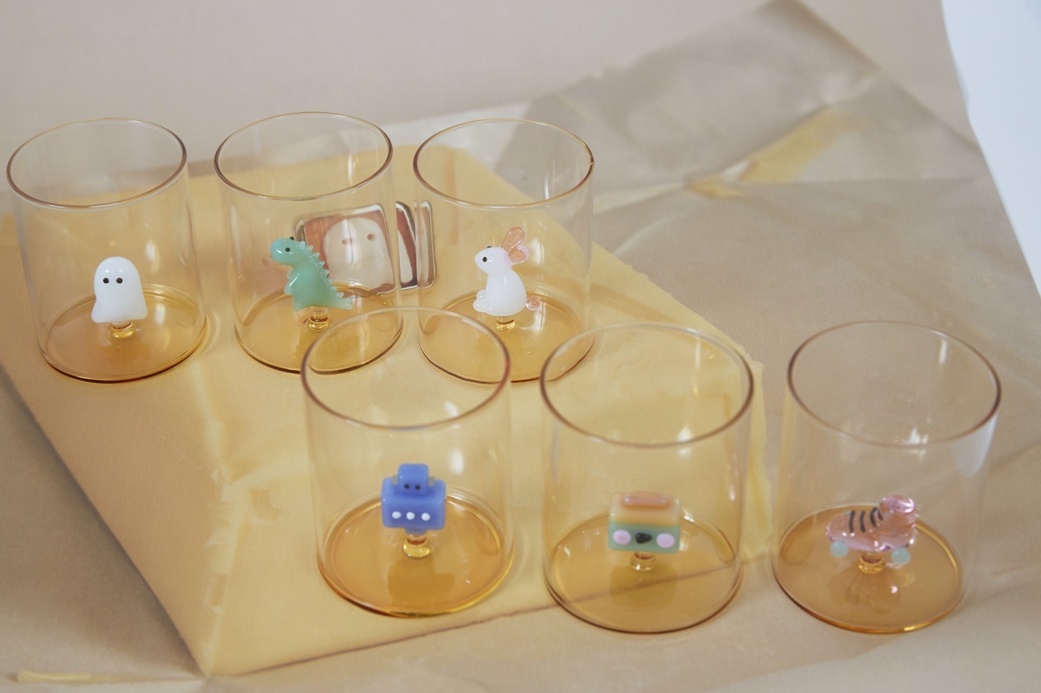 食器｜アリータ“恐竜やおばけモチーフが浮かび上がる”限定ガラスウェア、イッケンドルフ ミラノとコラボ