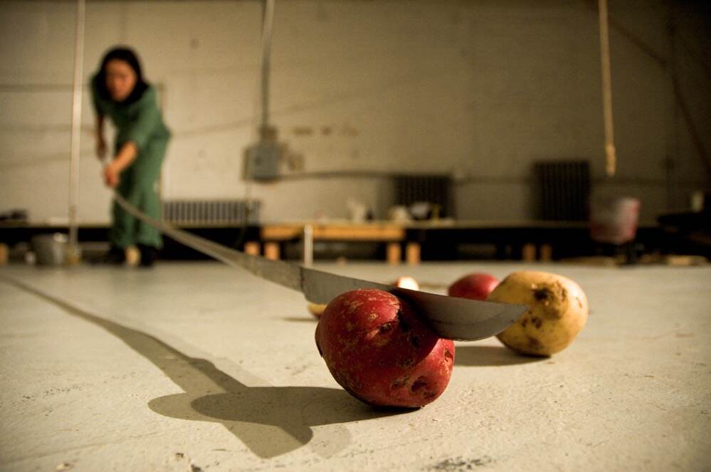 笹本晃 《Cooking Show》 2005年
©Aki Sasamoto. Courtesy of Take Ninagawa, Tokyo