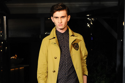 イイザ ローン 2015年春夏コレクション - 40〜50歳世代に贈る“モードでカッコいい”男性像