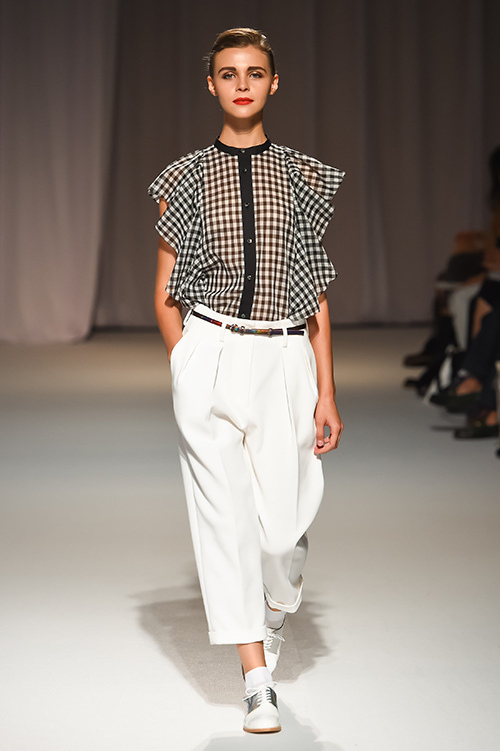 サポートサーフェス 15年春夏コレクション 白 で彩る 凛とした美しさ ファッションプレス サポートサーフェス 15年春夏コレクション 白 で彩る 凛とした美しさ ファッションプレス