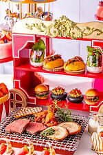 ヒルトン東京「肉が主役」冬アフタヌーンティー、“苺スイーツ食べ放題付き”贅沢プラン｜写真7