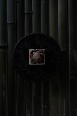 ティー・ティー髙橋大雅"東京初"の展覧会、衣服・彫刻作品やヴィンテージ服飾資料などが草月会館に｜写真2