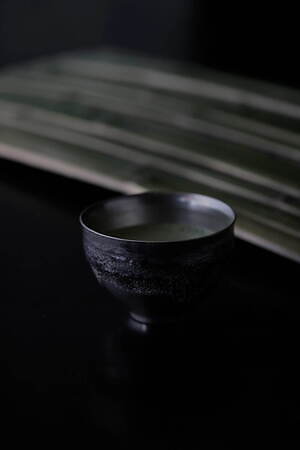 ティー・ティー髙橋大雅"東京初"の展覧会、衣服・彫刻作品やヴィンテージ服飾資料などが草月会館に｜写真1